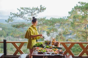 Tiệm nướng Khói Thông Đà Lạt, Tiệm nướng view rừng thông Đà Lạt, gà nướng cơm lam, lẩu cá tầm