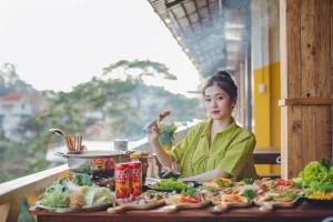 Tiệm nướng Khói Thông Đà Lạt, Tiệm nướng view rừng thông Đà Lạt, gà nướng cơm lam, lẩu cá tầm
