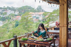 Tiệm nướng Khói Thông Đà Lạt, Tiệm nướng view rừng thông Đà Lạt, gà nướng cơm lam, lẩu cá tầm