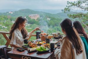 Tiệm nướng Khói Thông Đà Lạt, Tiệm nướng view rừng thông Đà Lạt, gà nướng cơm lam, lẩu cá tầm