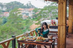 Tiệm nướng Khói Thông Đà Lạt, Tiệm nướng view rừng thông Đà Lạt, gà nướng cơm lam, lẩu cá tầm
