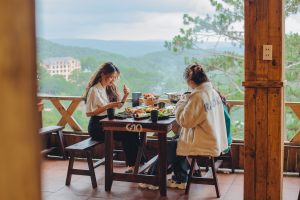 Tiệm nướng Khói Thông Đà Lạt, Tiệm nướng view rừng thông Đà Lạt, gà nướng cơm lam, lẩu cá tầm
