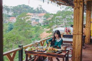 Tiệm nướng Khói Thông Đà Lạt, Tiệm nướng view rừng thông Đà Lạt, gà nướng cơm lam, lẩu cá tầm