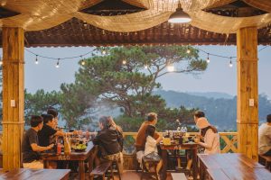 Tiệm nướng Khói Thông Đà Lạt, Tiệm nướng view rừng thông Đà Lạt, gà nướng cơm lam, lẩu cá tầm