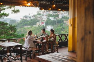 Tiệm nướng Khói Thông Đà Lạt, Tiệm nướng view rừng thông Đà Lạt, gà nướng cơm lam, lẩu cá tầm